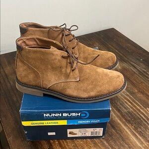Nunn Bush Lancaster Like New Suede Tan Chukka Boots